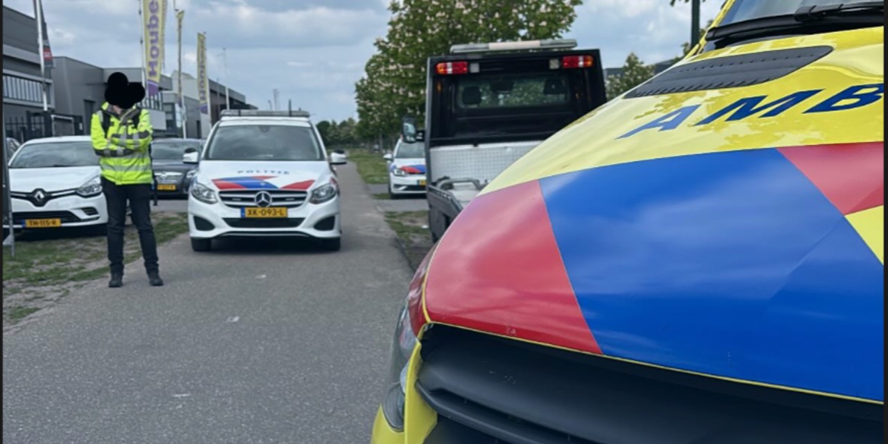 Nieuws van bij ons - Scooter en auto raken betrokken bij aanrijding in Budel