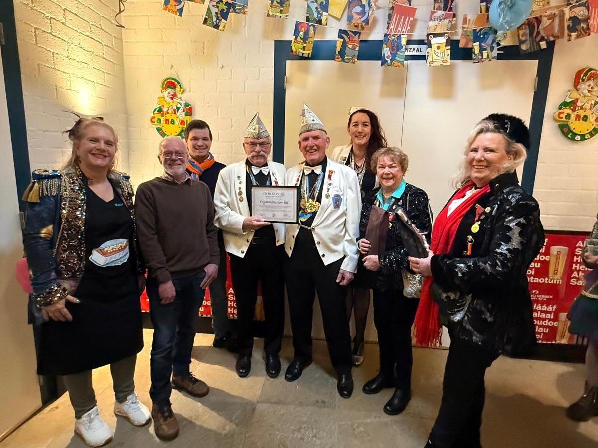 Foto: Organisatie 50+ bal – Doener van de Maand