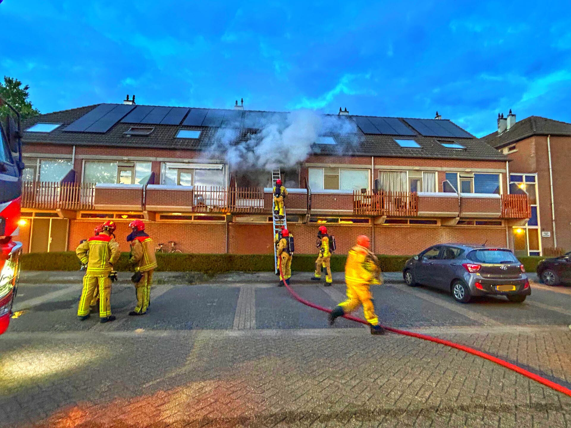 Foto: Felle brand verwoest appartement in Veldhoven