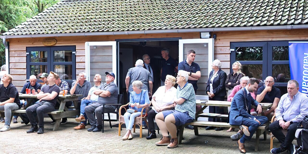 Foto: Feestelijke heropening clubgebouw de “Auw Schut” in Leende