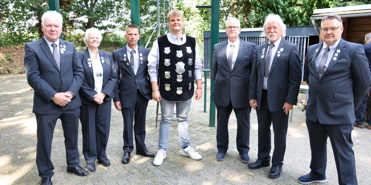 Foto: Feestelijke heropening clubgebouw de “Auw Schut” in Leende