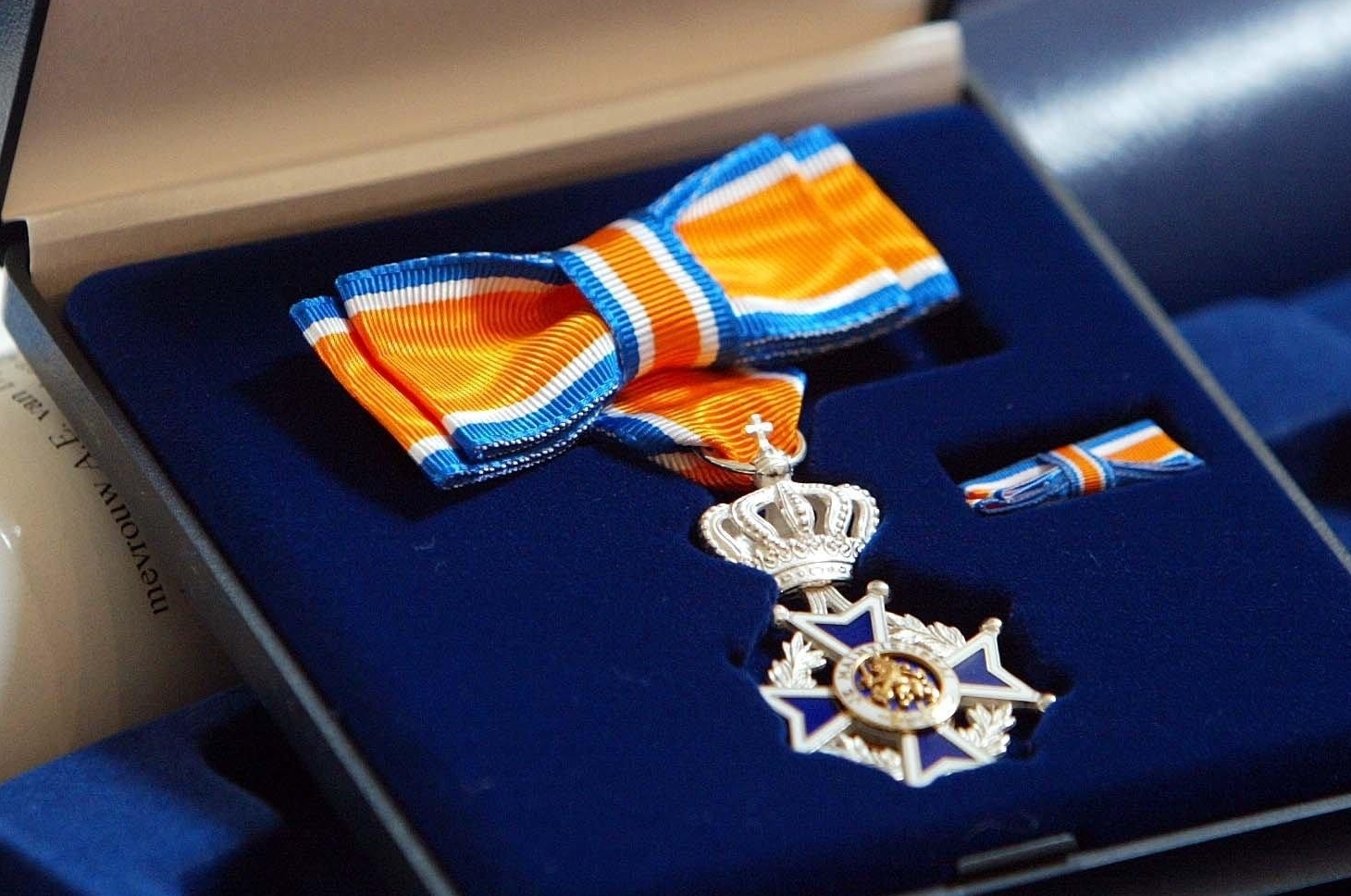 Foto: Willem Bakermans ontvangt Koninklijke Onderscheiding