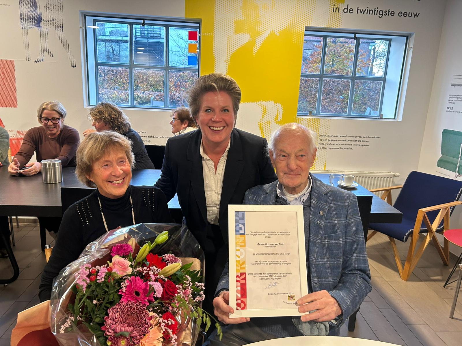 Foto: Vrijwilligersonderscheiding voor Lucas van Dijck uit Bergeijk