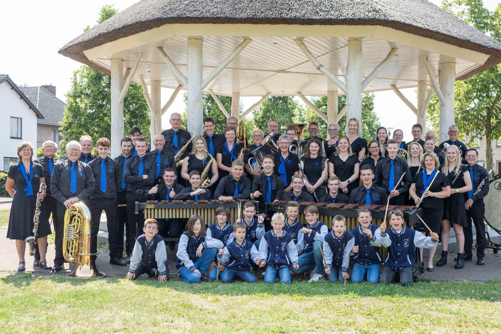 Foto: Riethovens Harmonie Corps viert 80 jaar bestaan met strijd om de gouden baton