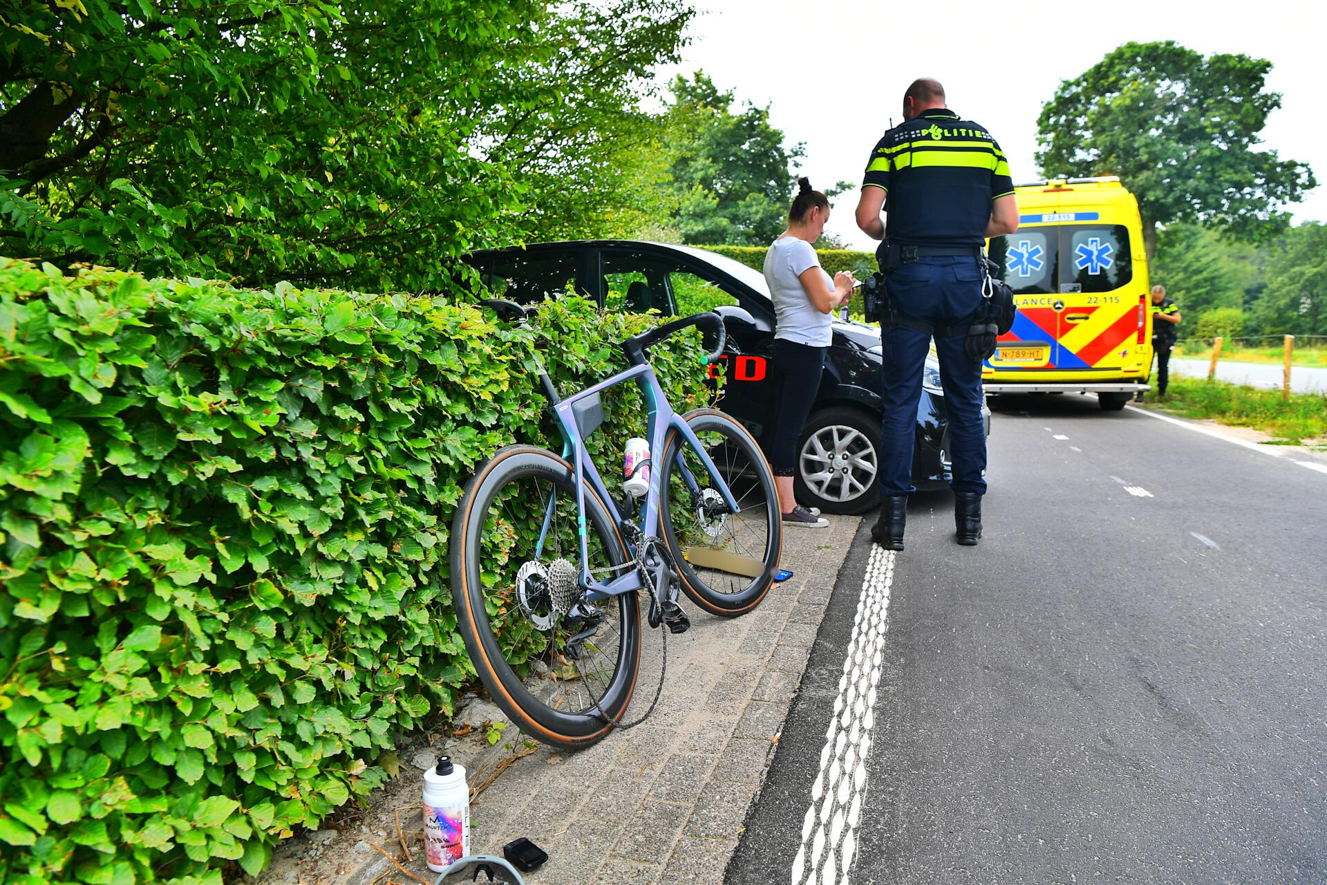 Foto: Wielrenner raakt gewond bij ongeval in Eersel