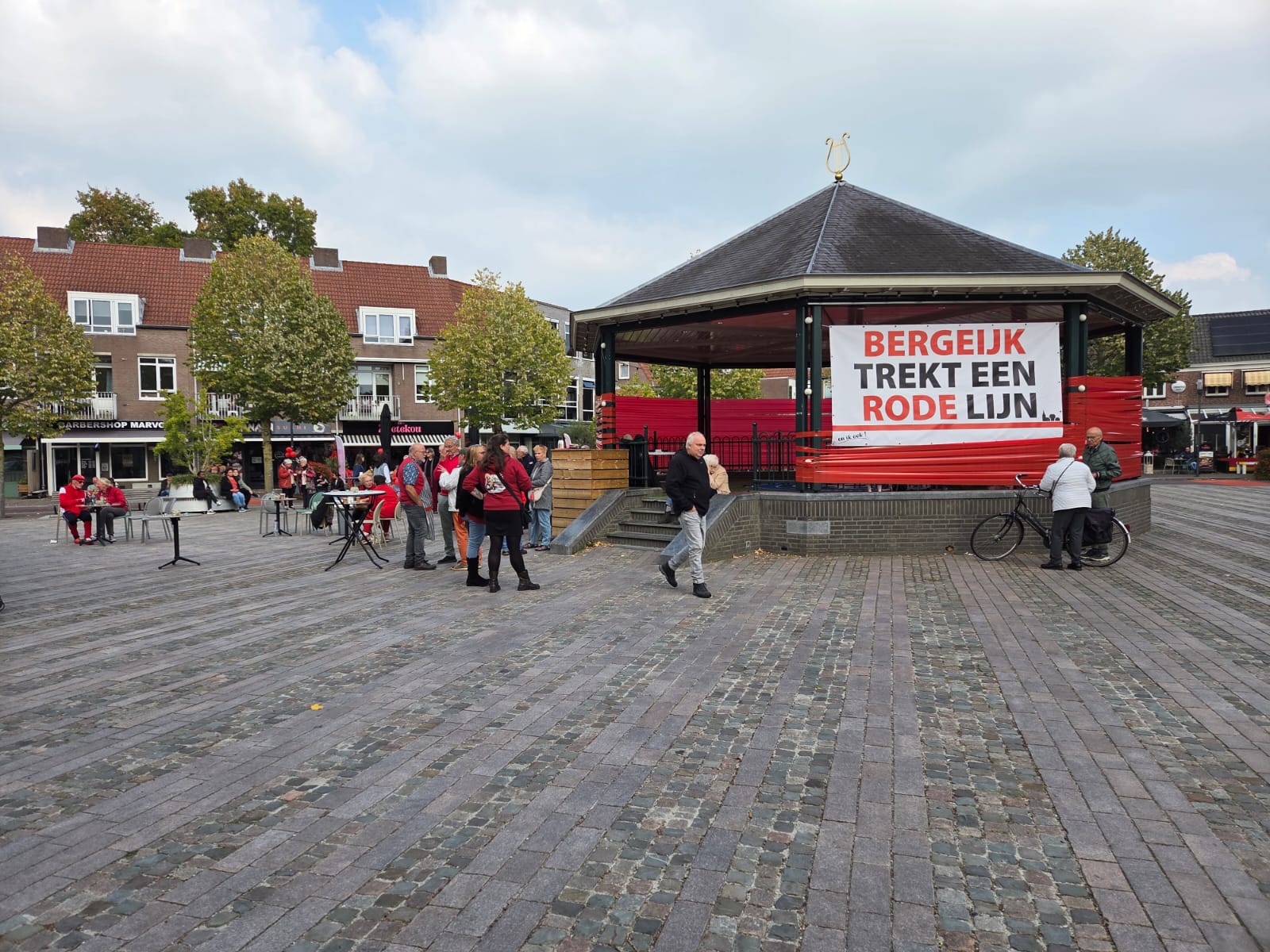 Foto: Rode Lijn-protest in Bergeijk tegen geweld in conflictgebieden
