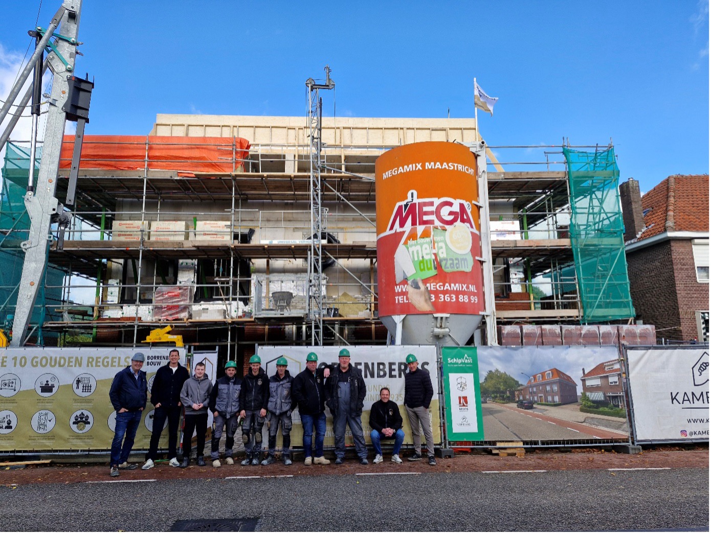 Foto: Hoogste punt van nieuw woongebouw aan Sniederslaan bereikt