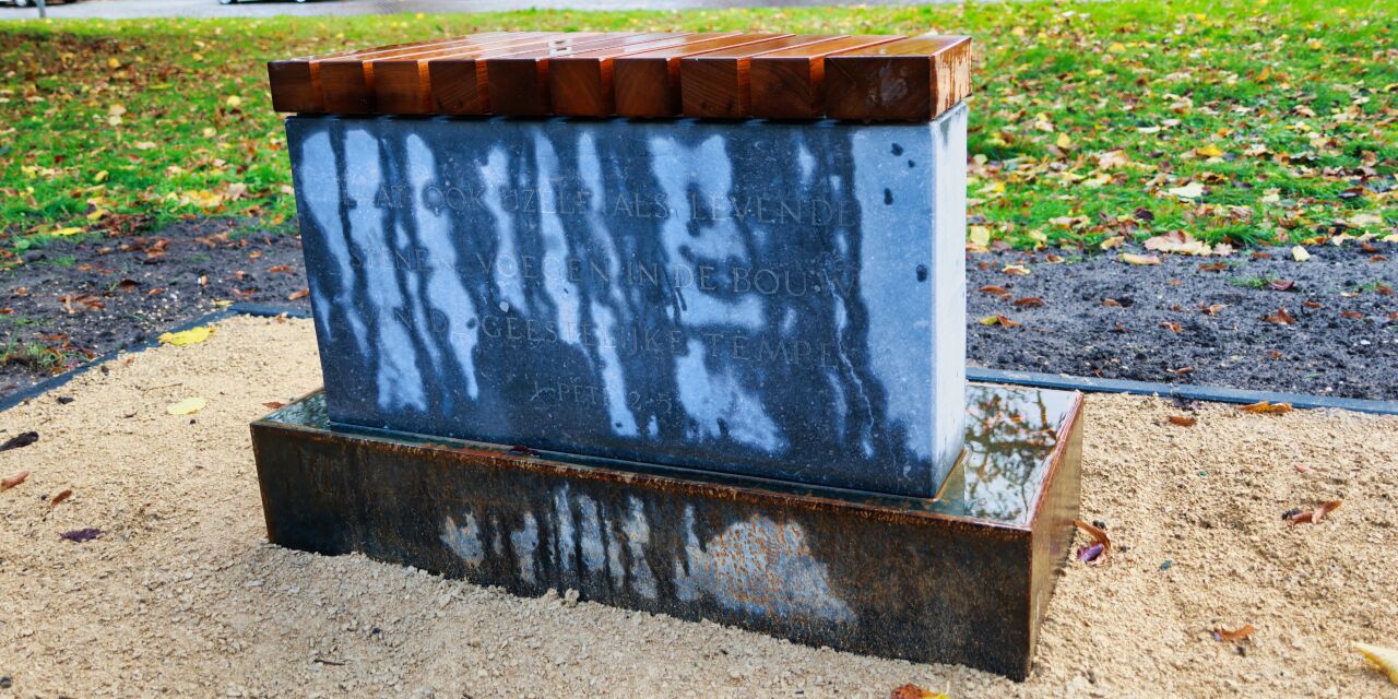 Foto: Eerste steen Sint-Jozefkerk Valkenswaard herplaatst