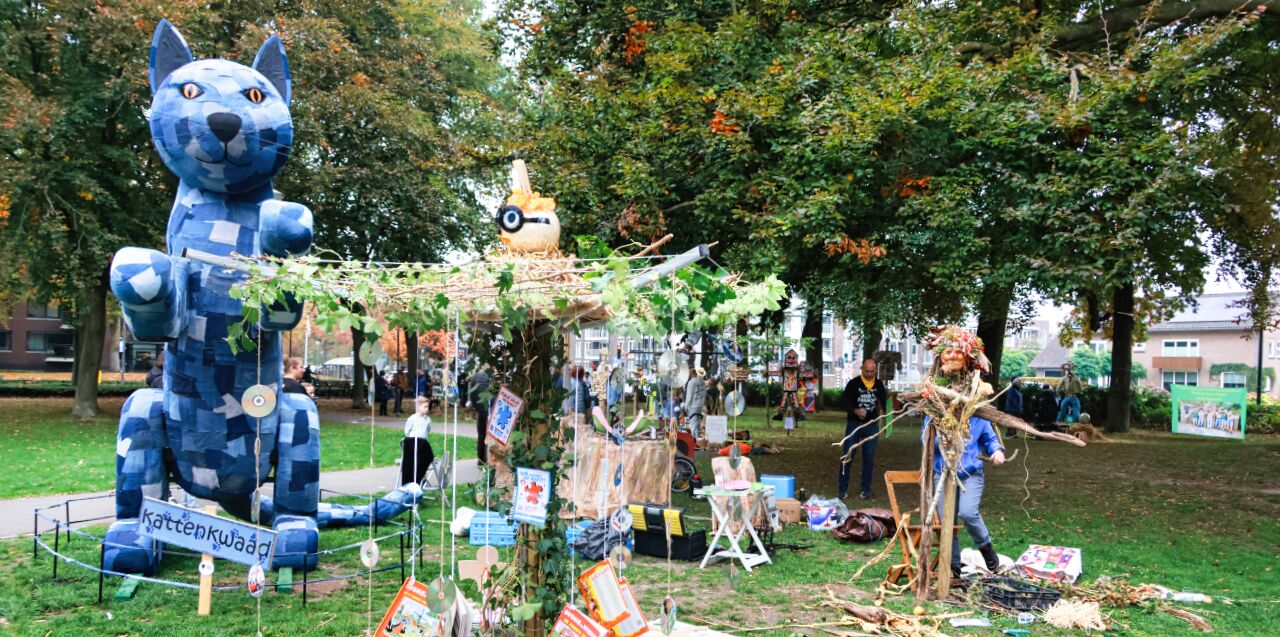 Foto: Geen mens, vogel of verschrikker blijft onbewogen tijdens 25 jaar Vogelverschrikkerfestival