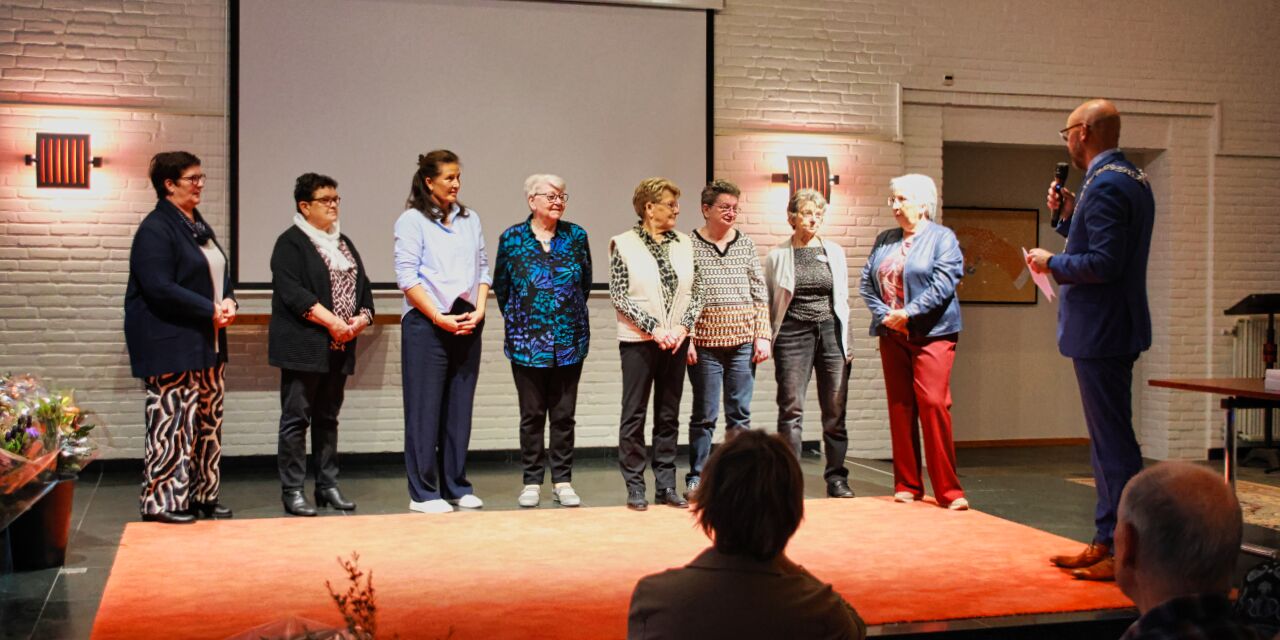 Foto: Gemeentelijke vrijwilligerspenningen voor vrijwilligers Stichting Valkenhof