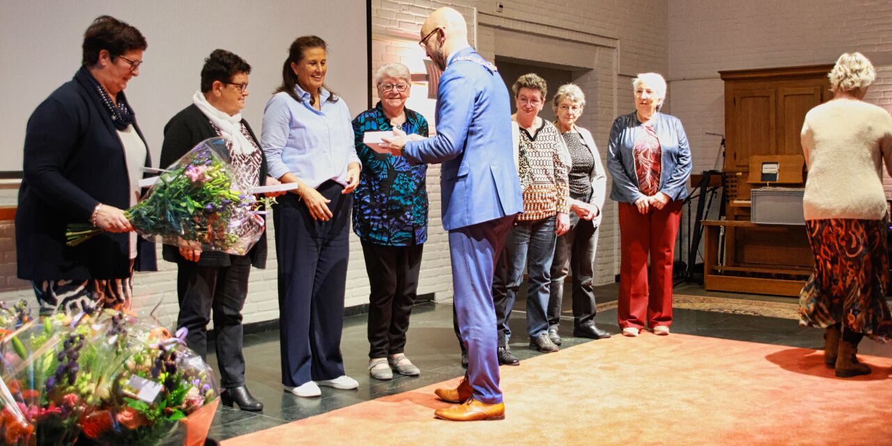 Foto: Gemeentelijke vrijwilligerspenningen voor vrijwilligers Stichting Valkenhof