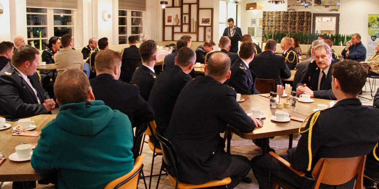 Foto: Vrijwilligersmedailles voor leden Brandweer Heeze-Leende