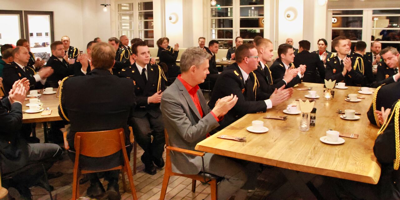 Foto: Vrijwilligersmedailles voor leden Brandweer Heeze-Leende