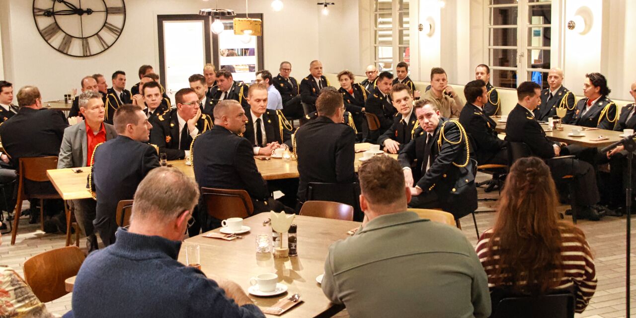 Foto: Vrijwilligersmedailles voor leden Brandweer Heeze-Leende