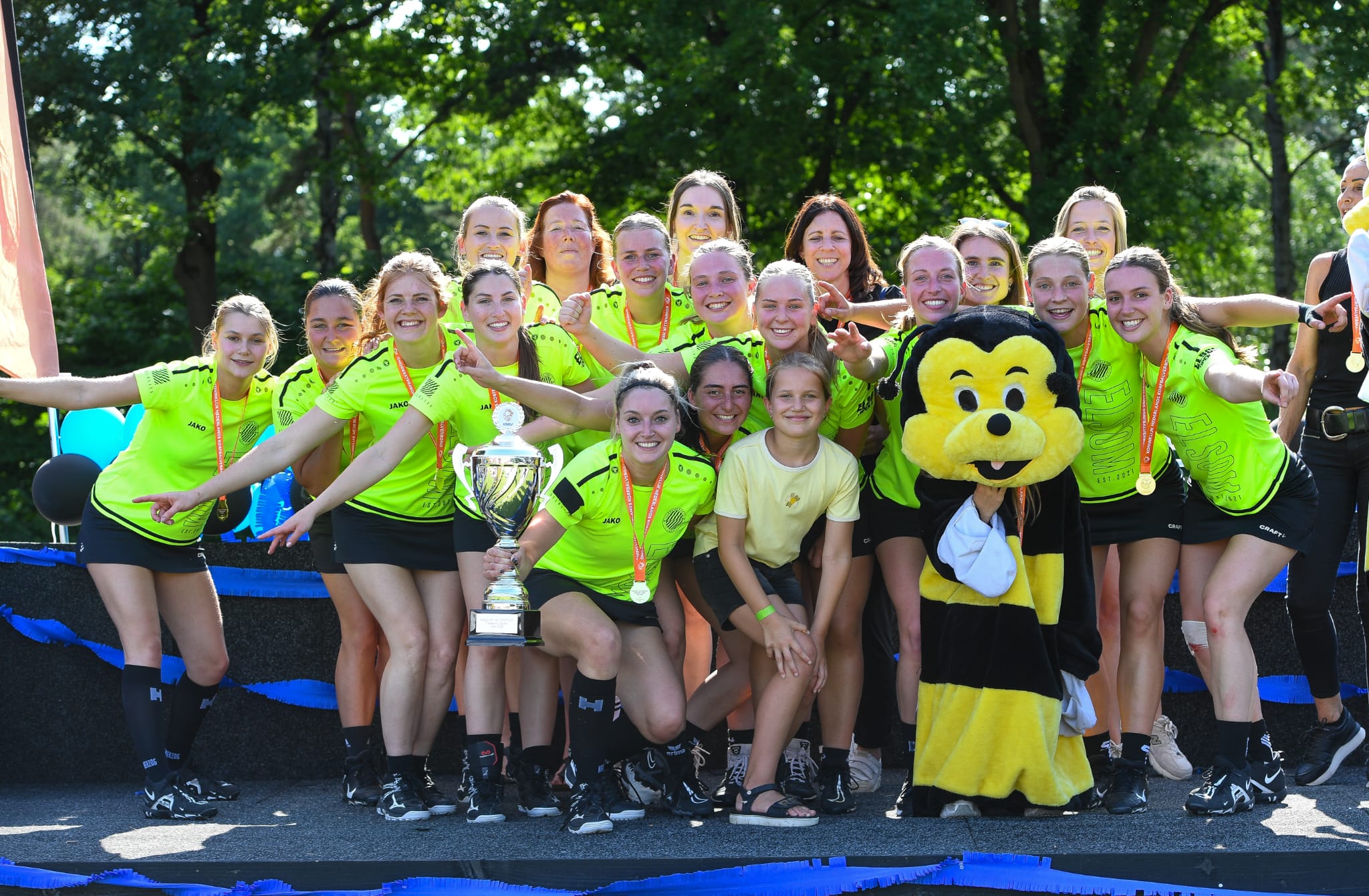 Foto: Dames 1 van korfbalteam Rosolo sluit seizoen af met tweede landstitel