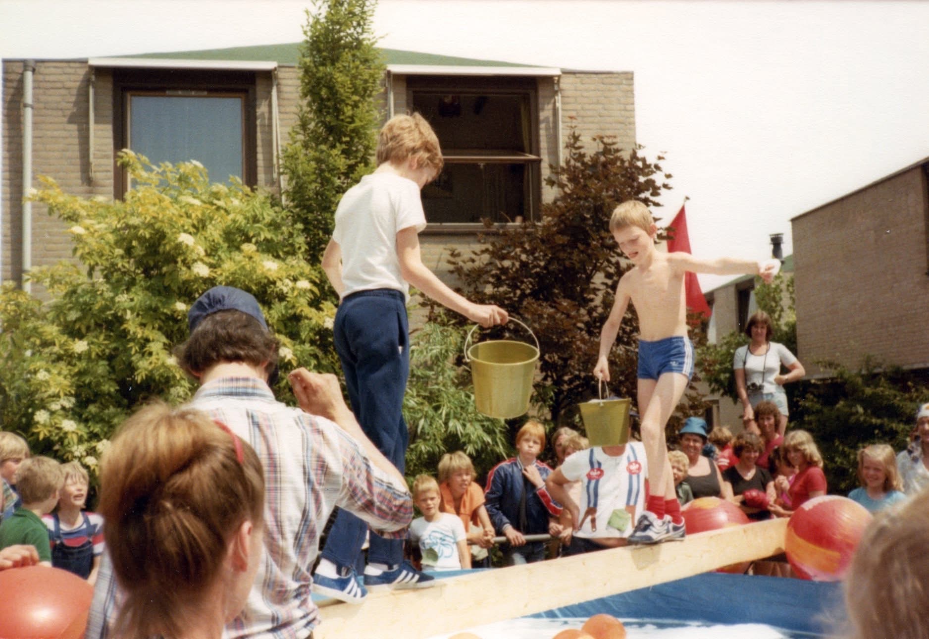 Foto: Feest onder de groene daken: wijk Cobbeek in Veldhoven bestaat 50 jaar