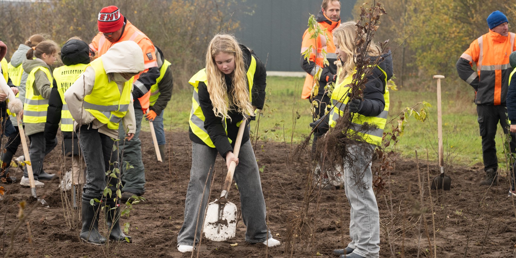 Foto: 52e Boomplantdag op De Poortmannen in Heeze-Leende