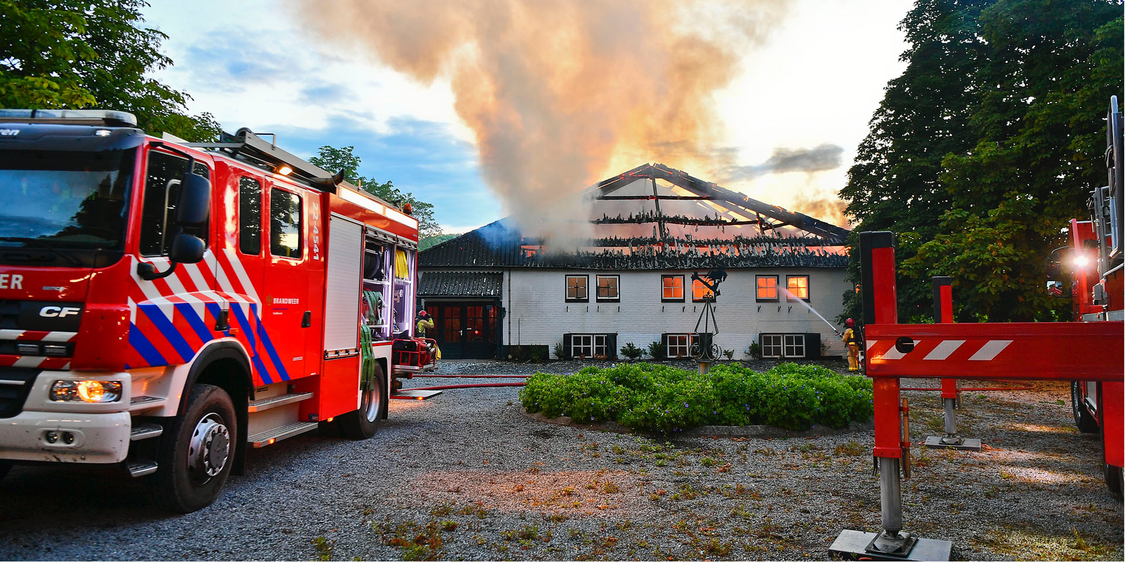 Foto: Enorme schade aan manege na brand