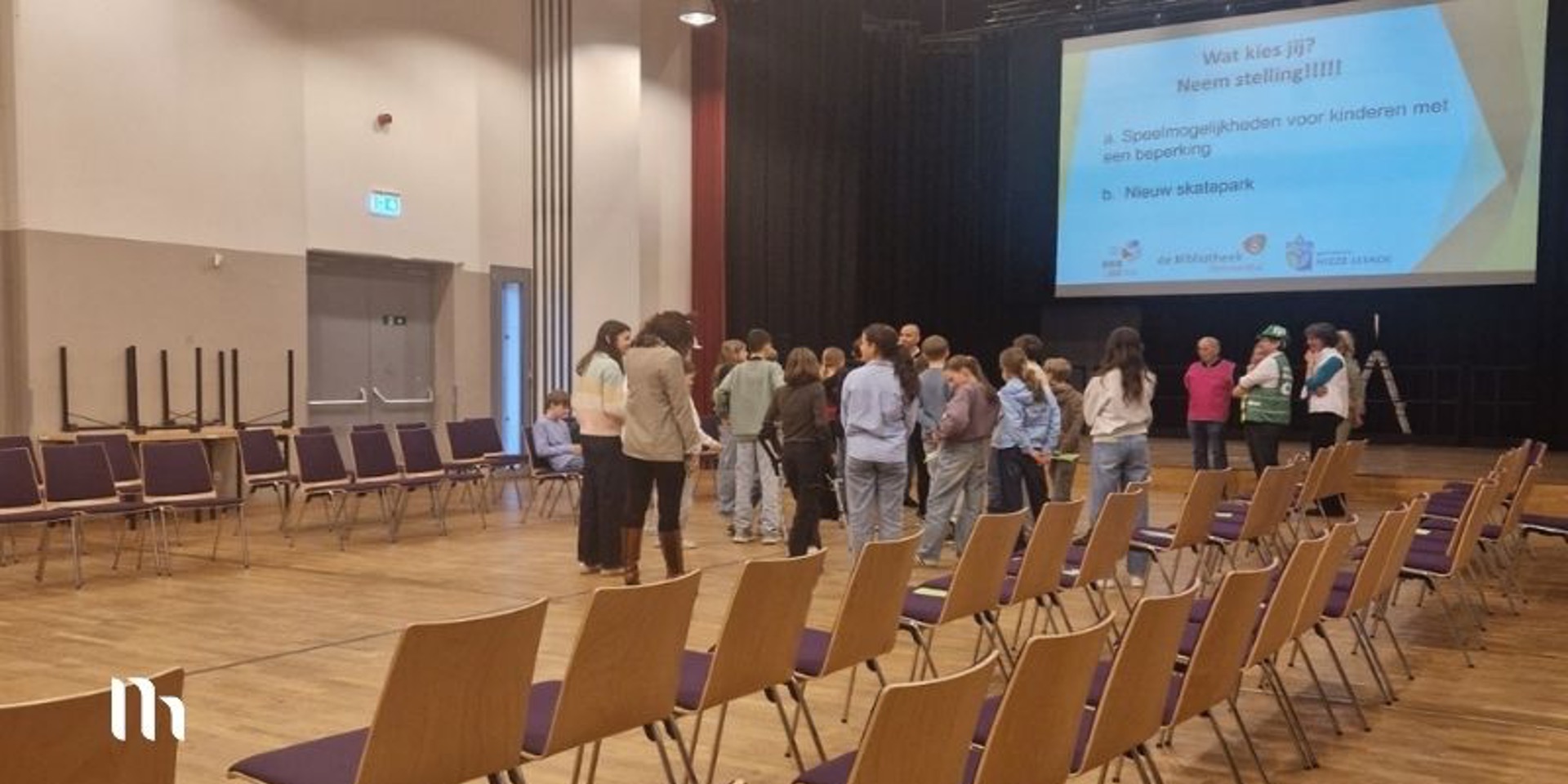 Foto: Van stelling naar stembus: groep 8 kleurt het rood