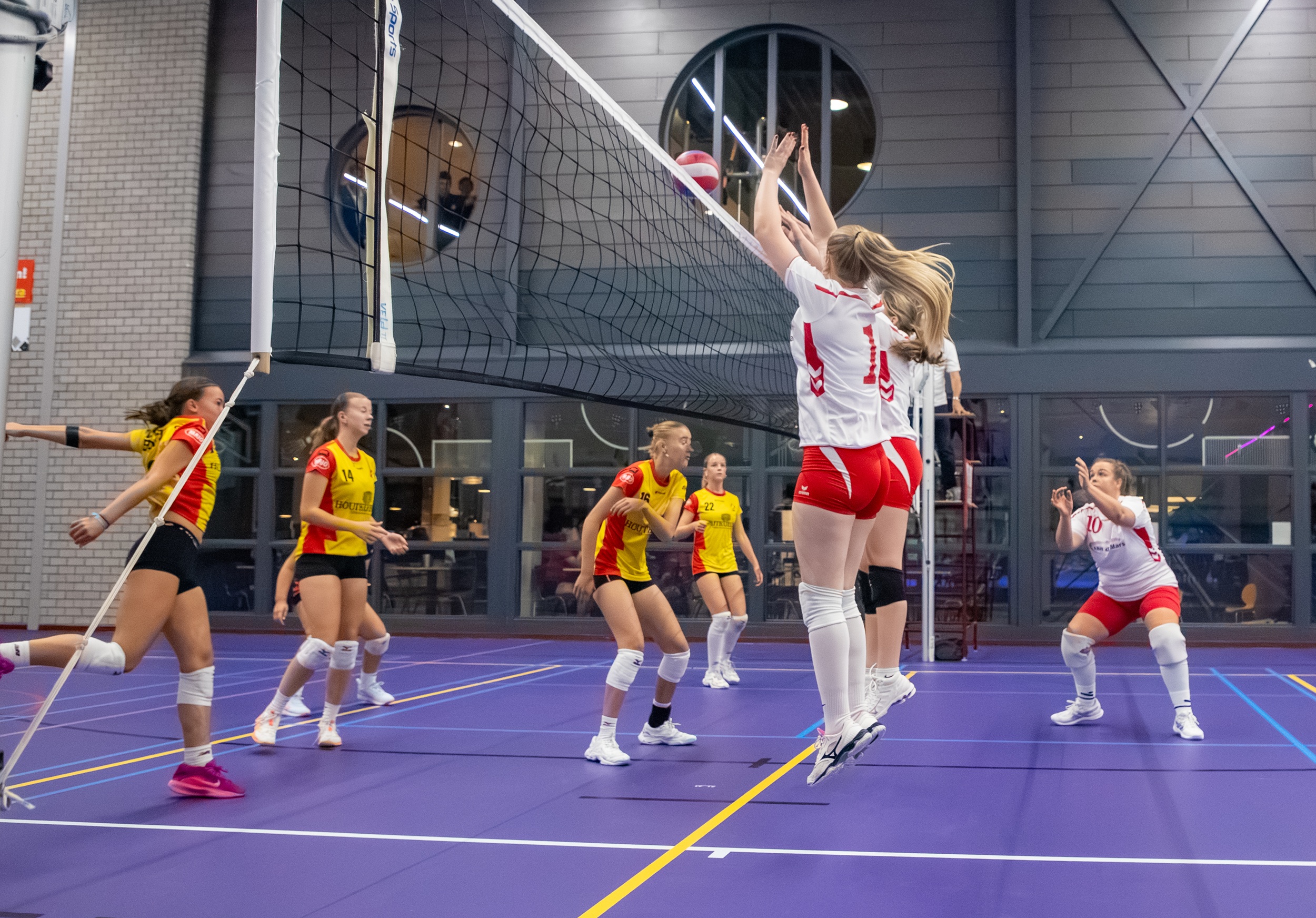 Foto: Blok EVC Dames 1 strijdt tot het uiterste tegen WSV