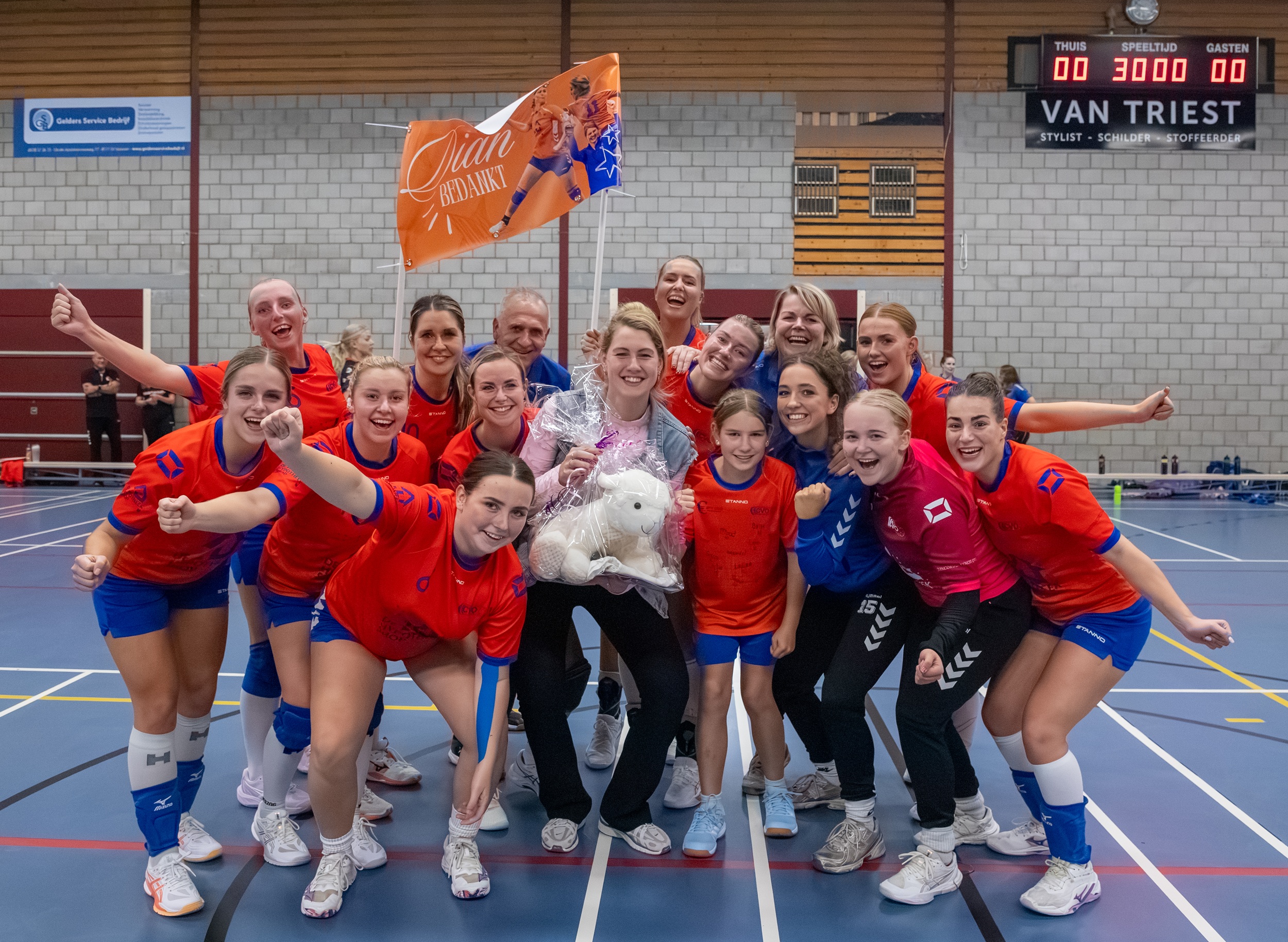 Foto: CVO Dames 1 pakt eerste punt in hoofdklasse na spannend duel met STEVO