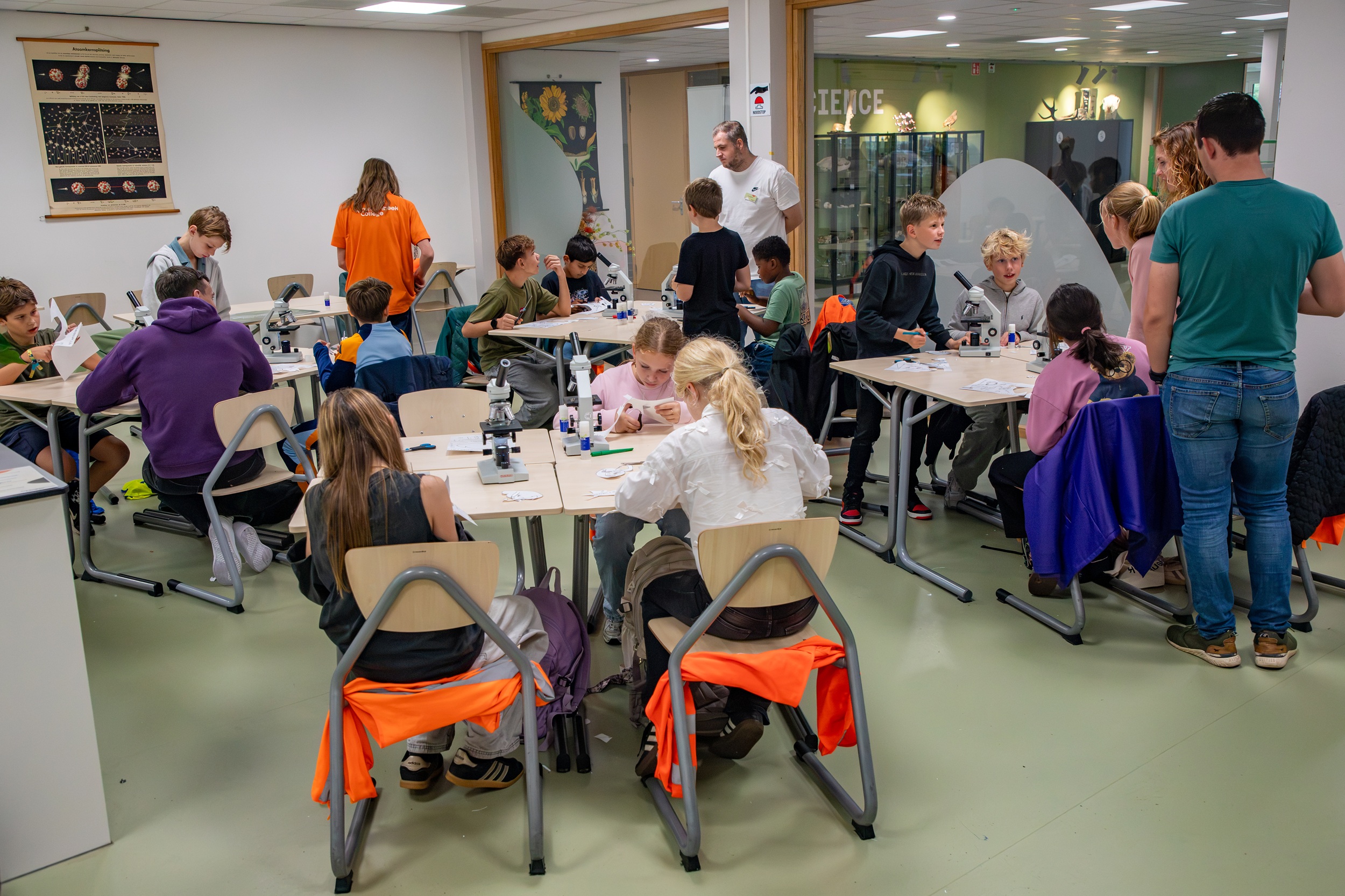 Foto: Ruim 500 leerlingen uit groep 8 ontdekken Sprengenbeek College