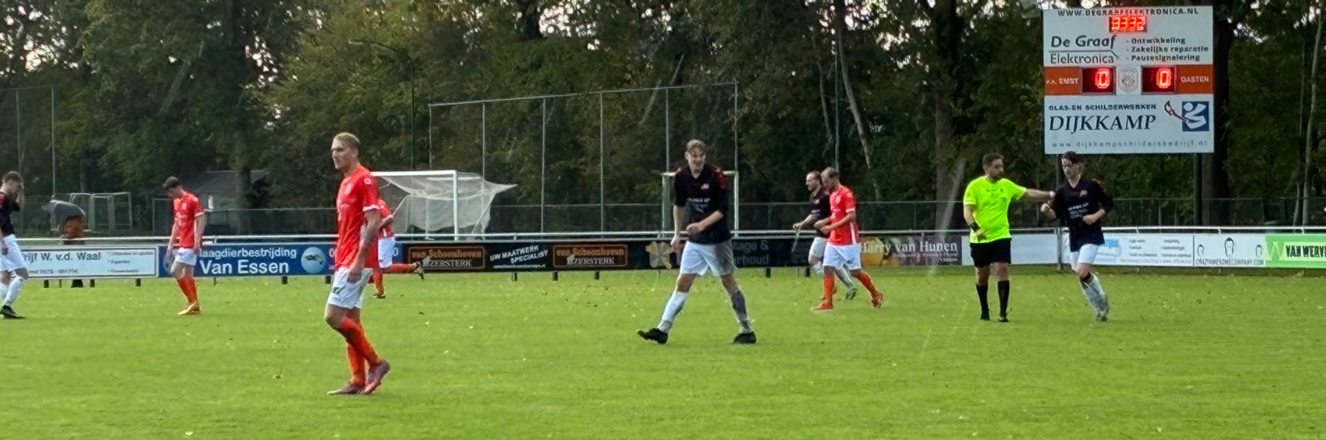Foto: V.v. Emst 1 pakt volle winst tegen Broekland 1