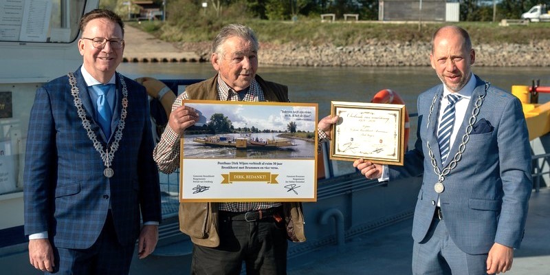 Foto: Dirk Wijers zorgt voor verbinding tussen IJsseloevers