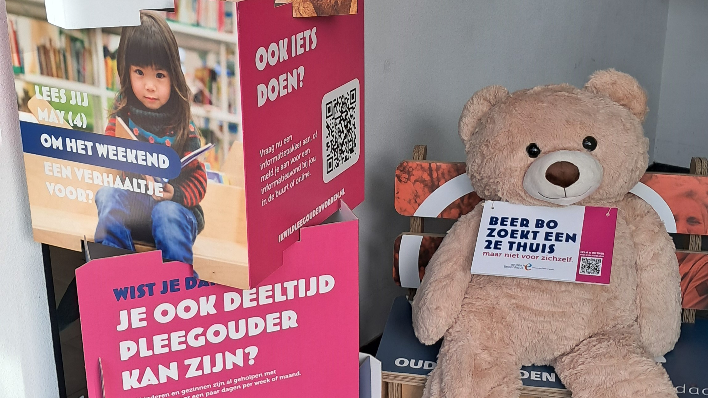 Foto: Grote knuffelberen duiken op in Heerde tijdens de Week van de Pleegzorg