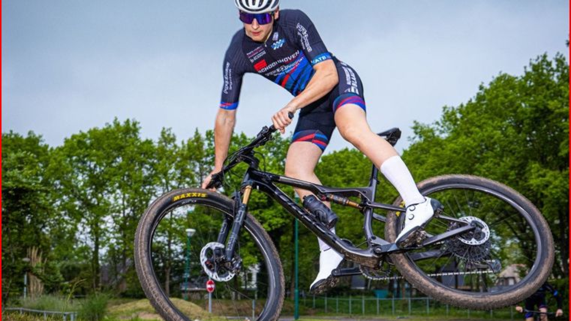 Foto: Sem Hardlooper laat medevluchters ver achter zich