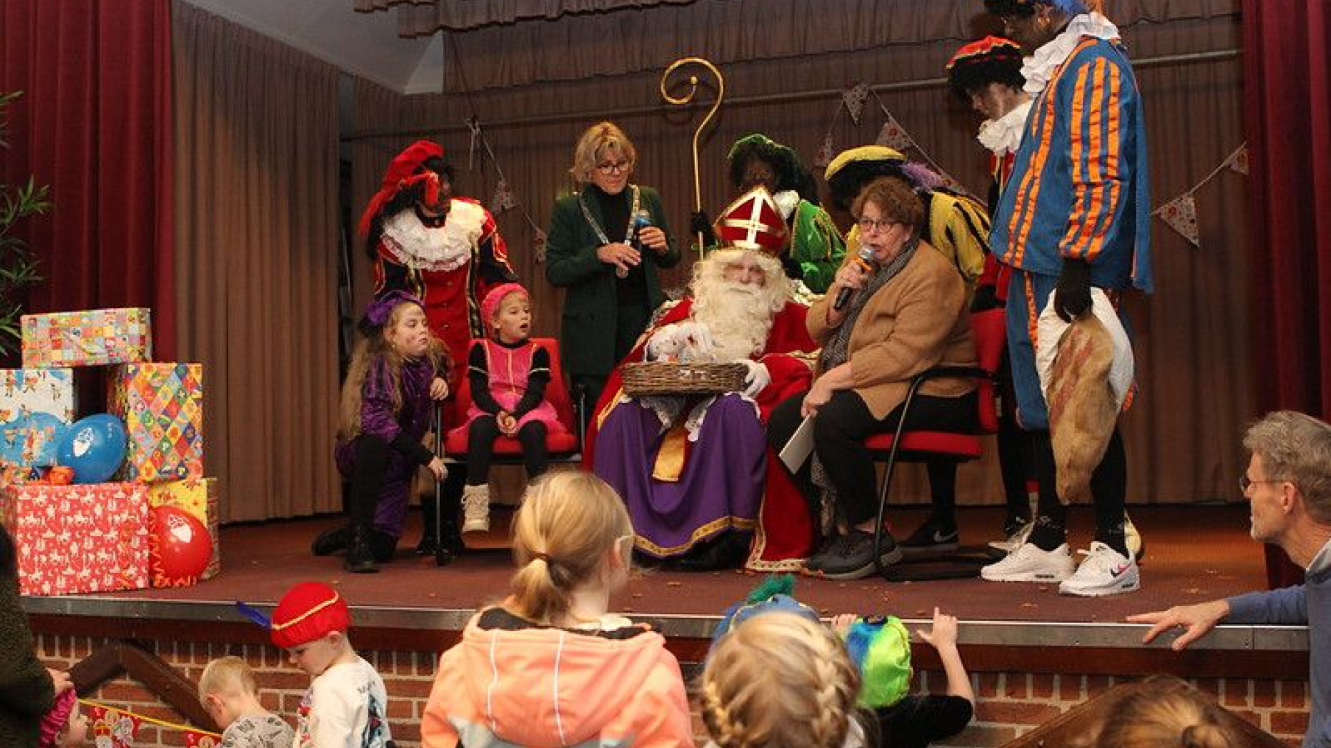 Foto: Aankomst SInterklaas in Hattemerbroek