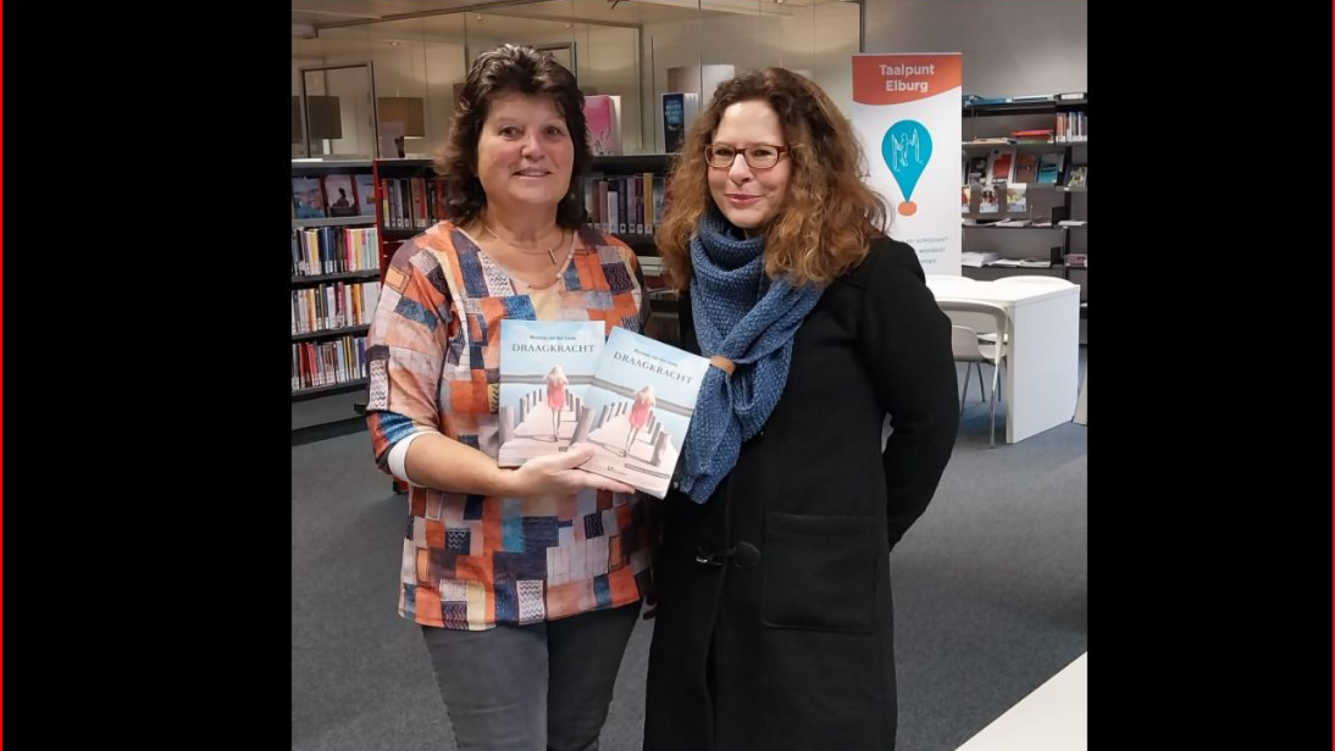 Foto: Debuutroman Draagkracht van Monique van der Linde in Bibliotheek Elburg
