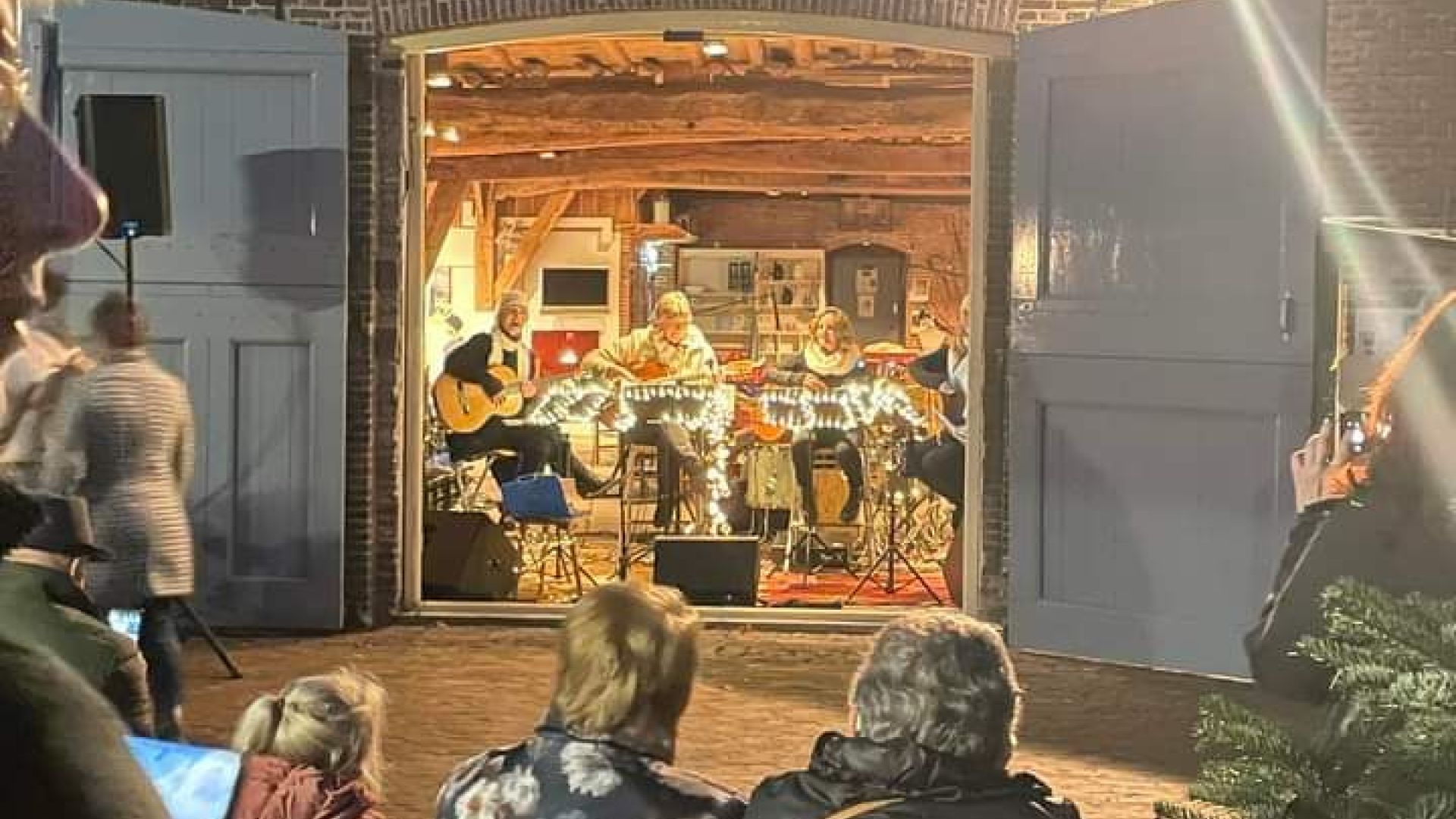 Foto: Gesprek met Ben Kanis over het evenement Boerderijmuseum in Wintersfeer