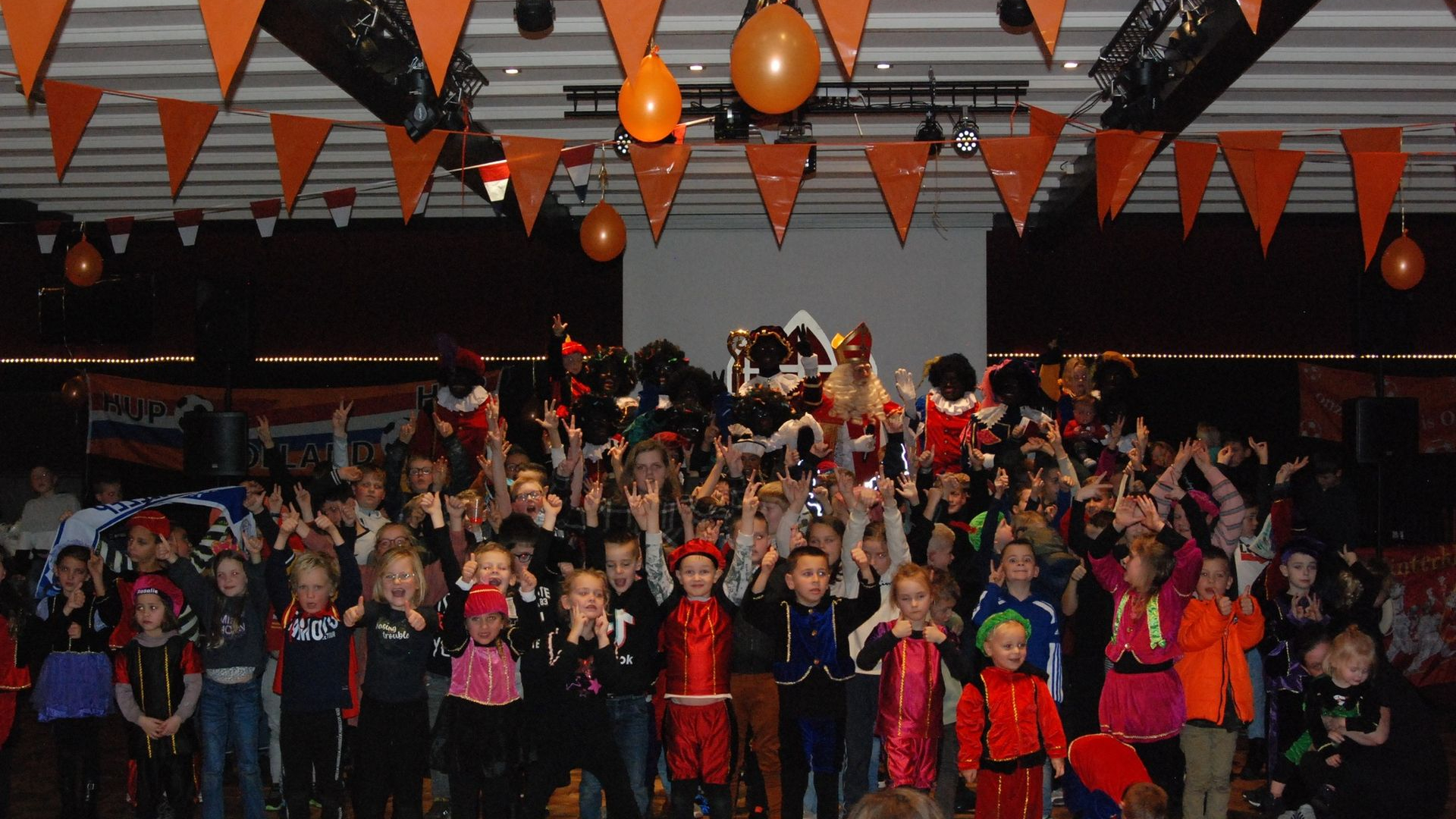 Foto: Groot Sinterklaasfeest op sportpark Mulderssingel