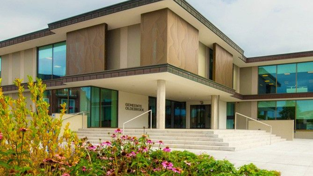 Foto: Gemeentehuis Oldebroek gesloten op 17 november