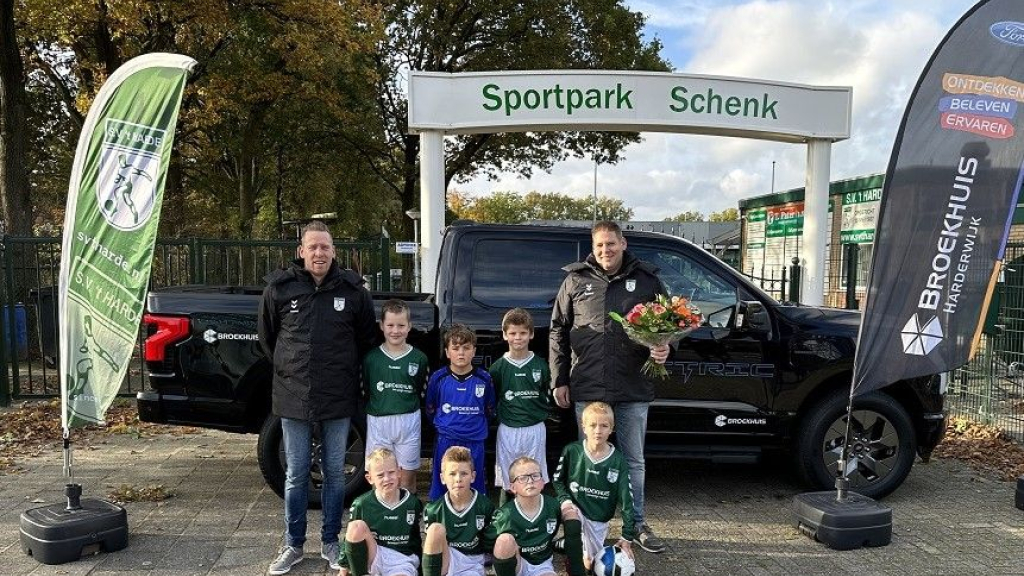 Foto: S.V. ‘t Harde JO9-2 ook in nieuwe tenues van Broekhuis