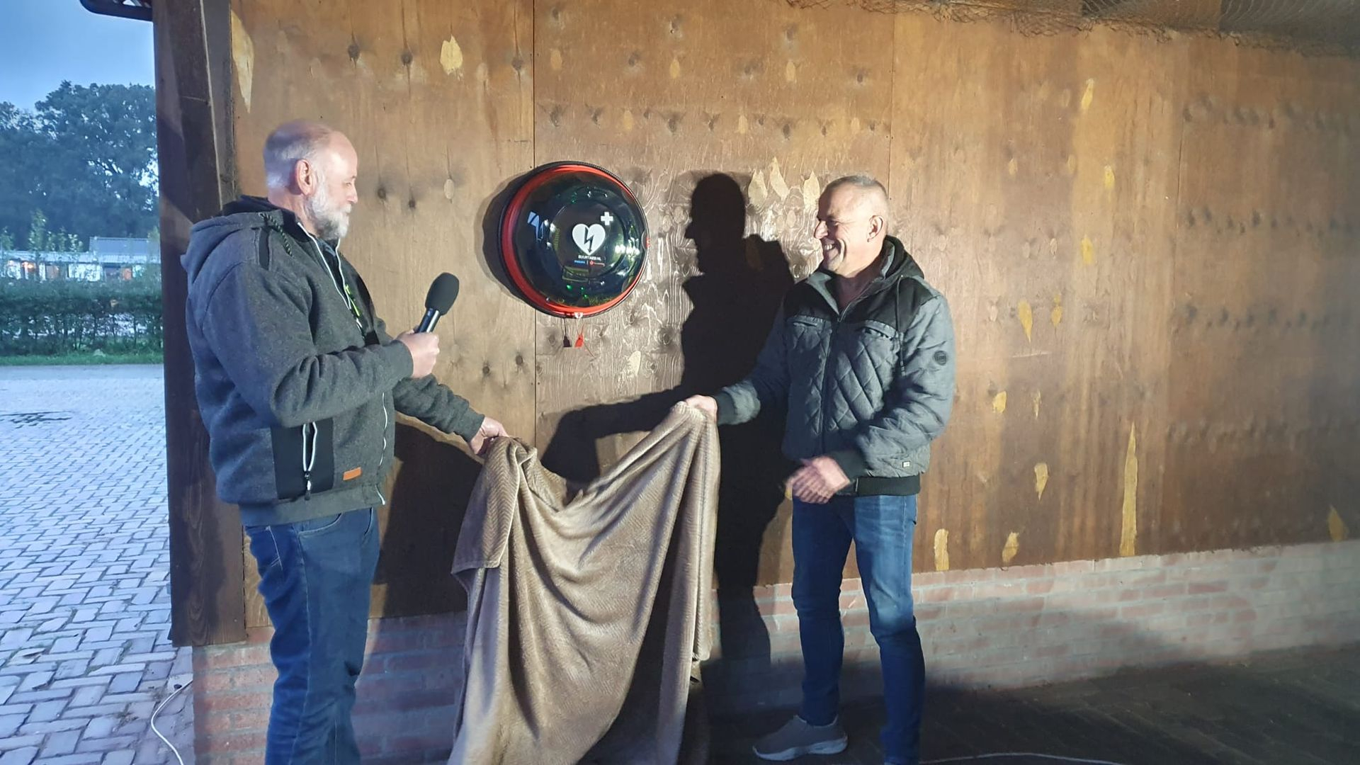 Foto: Nieuwe AED in Trutjeshoek