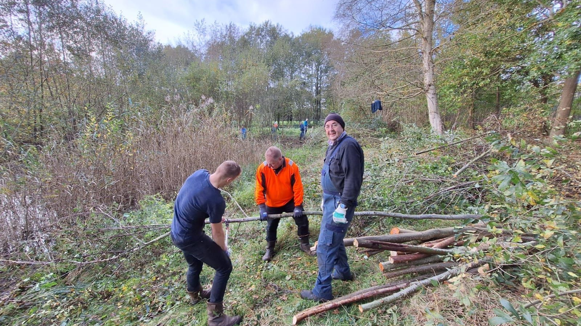 Foto: Diverse klussen uitgevoerd tijdens de Natuurwerkdag Elburg