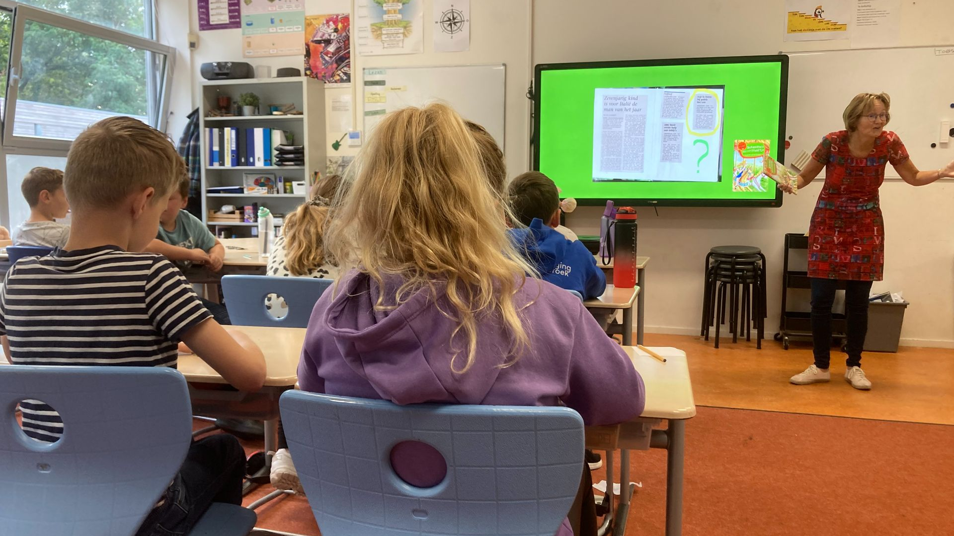 Foto: Schrijvers op bezoek bij bijna 1.400 kinderen
