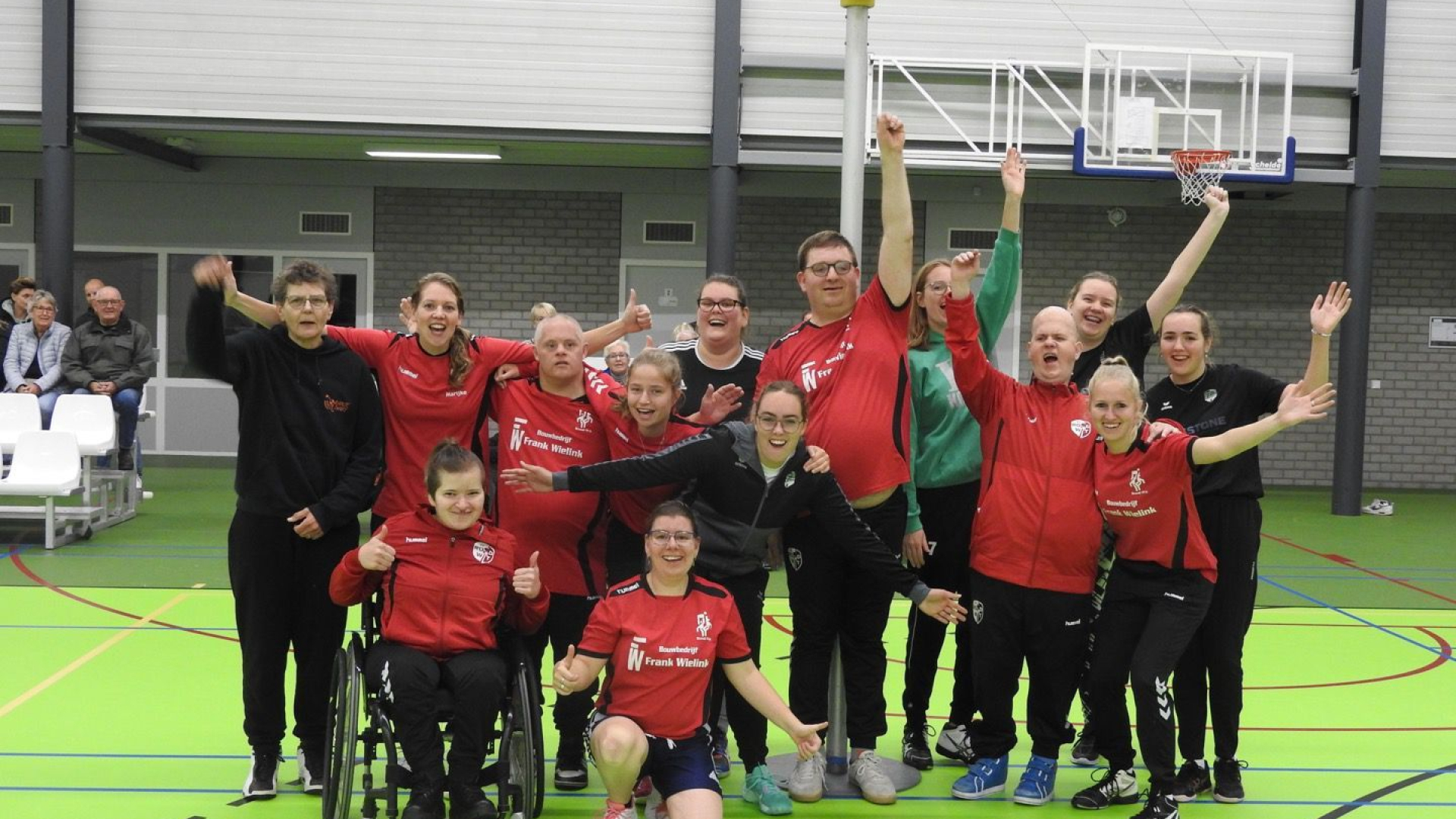 Foto: Gezamenlijke training Plusteam KV Elburg en G-team Rood-Wit