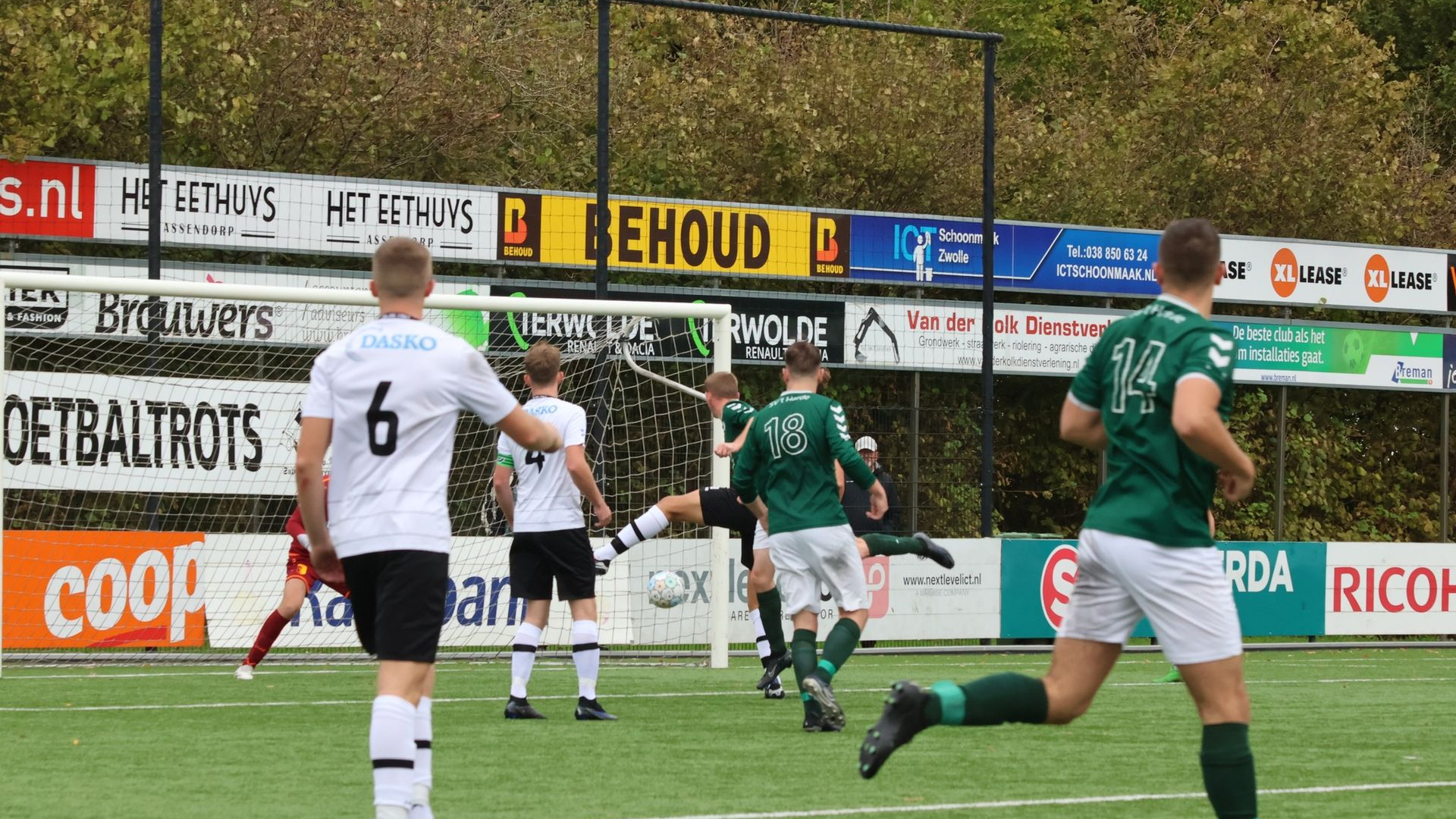 Foto: S.V. ’t Harde knock-out geslagen in beker door Berkum 2