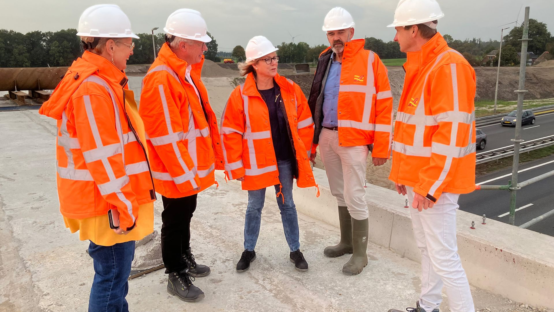 Foto: College van B&W op werkbezoek bij project A28 afrit Wezep
