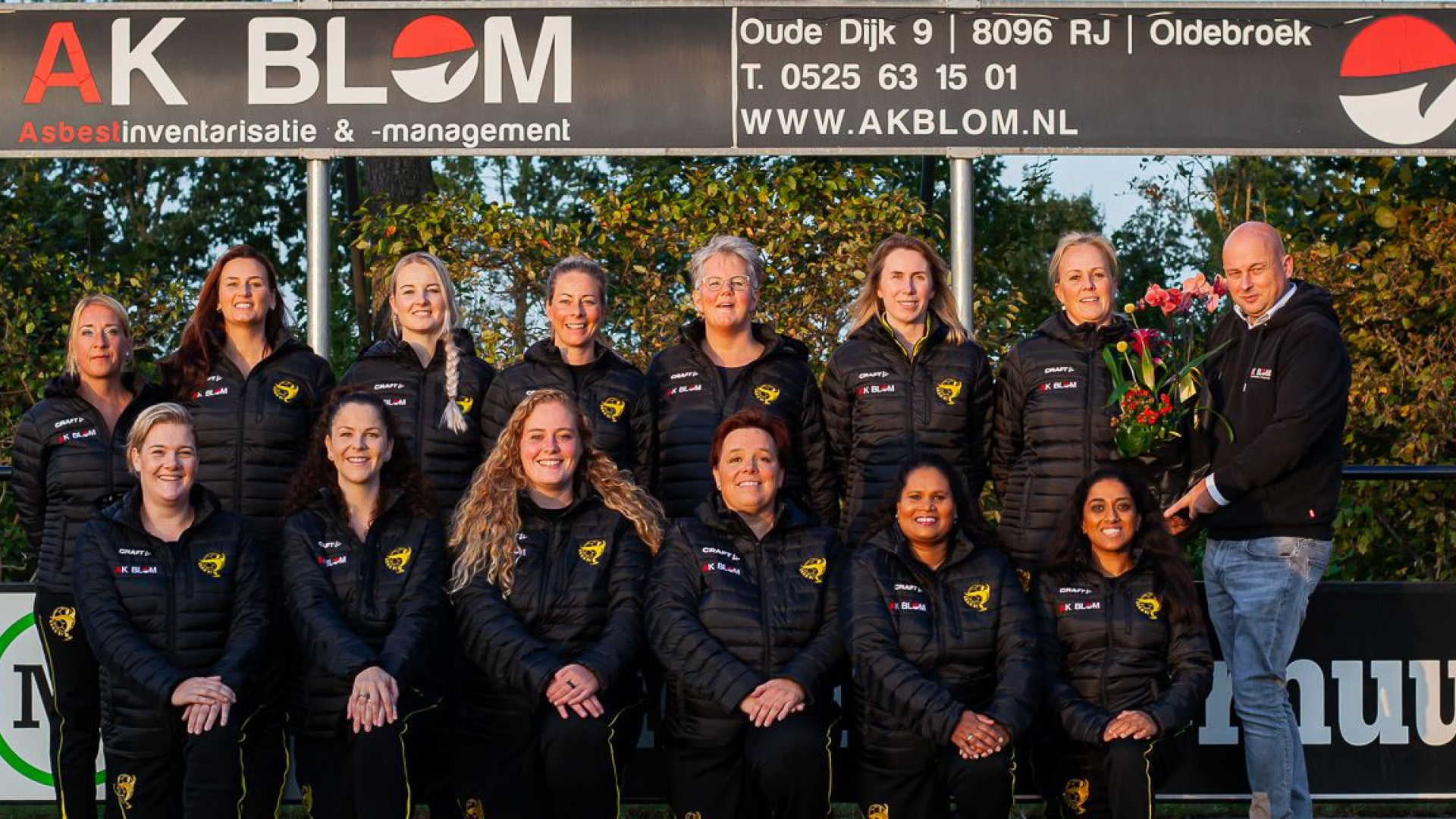 Foto: AK Blom Asbest sponsort presentatiejassen voor VSCO’61 Vrouwen 30+2