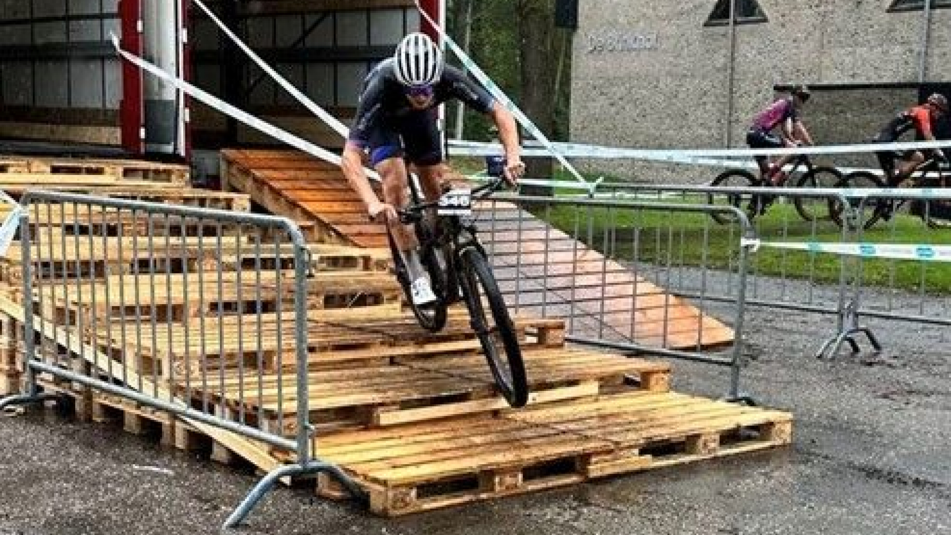 Foto: Sem Hardlooper rijdt knap naar de derde plek tijdens de streetrace in Norg