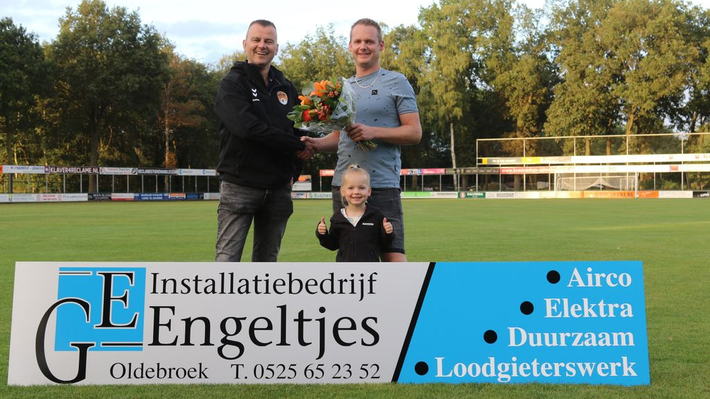 Foto: DSV’61 verwelkomt nieuwe bordsponsor