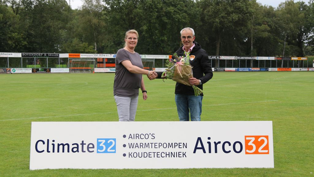 Foto: DSV’61 verwelkomt nieuwe bordsponsor