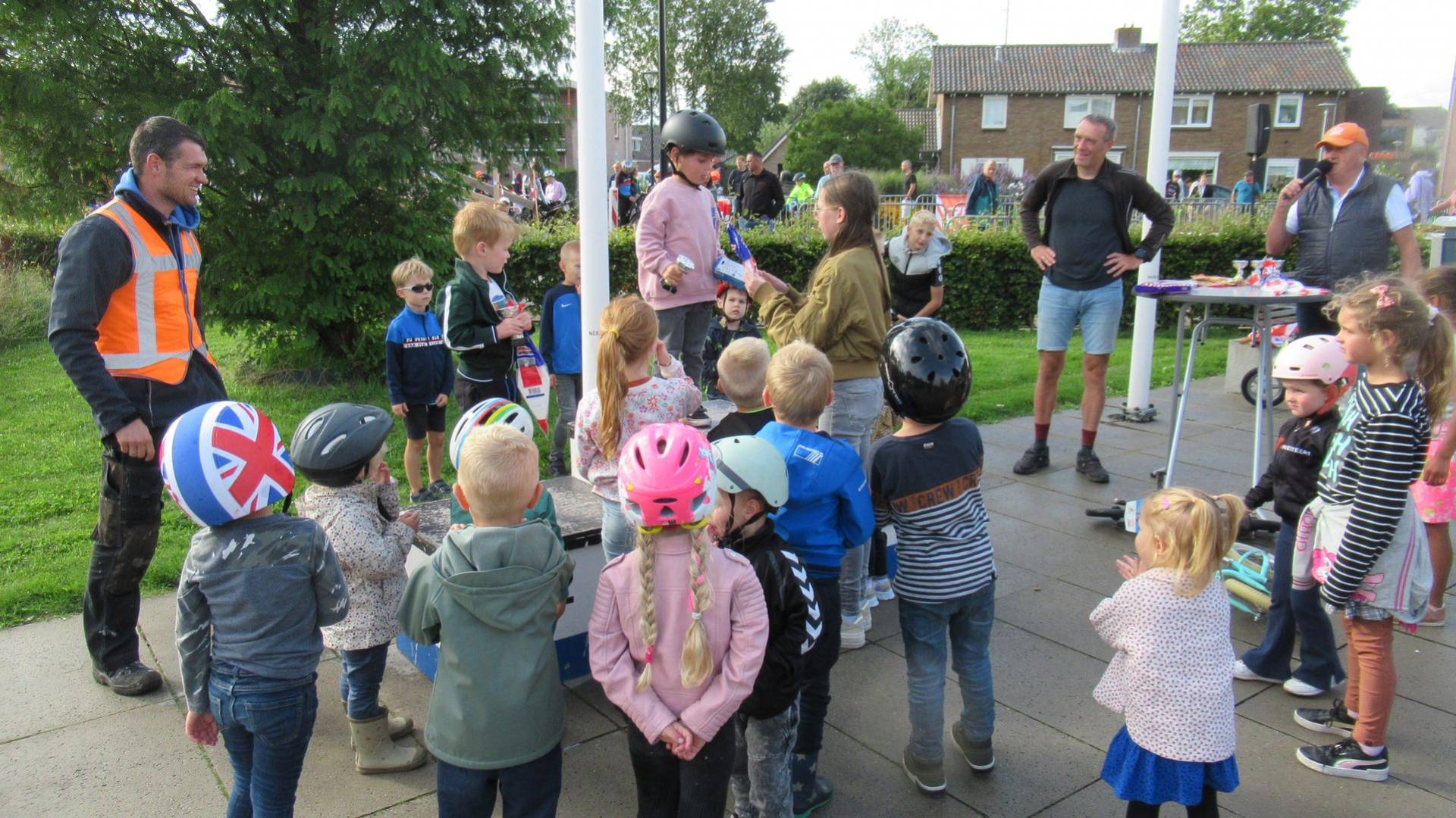 Foto: Geslaagde loopfietsjes wedstrijd bij Rebel Bikes MTB Streetrace