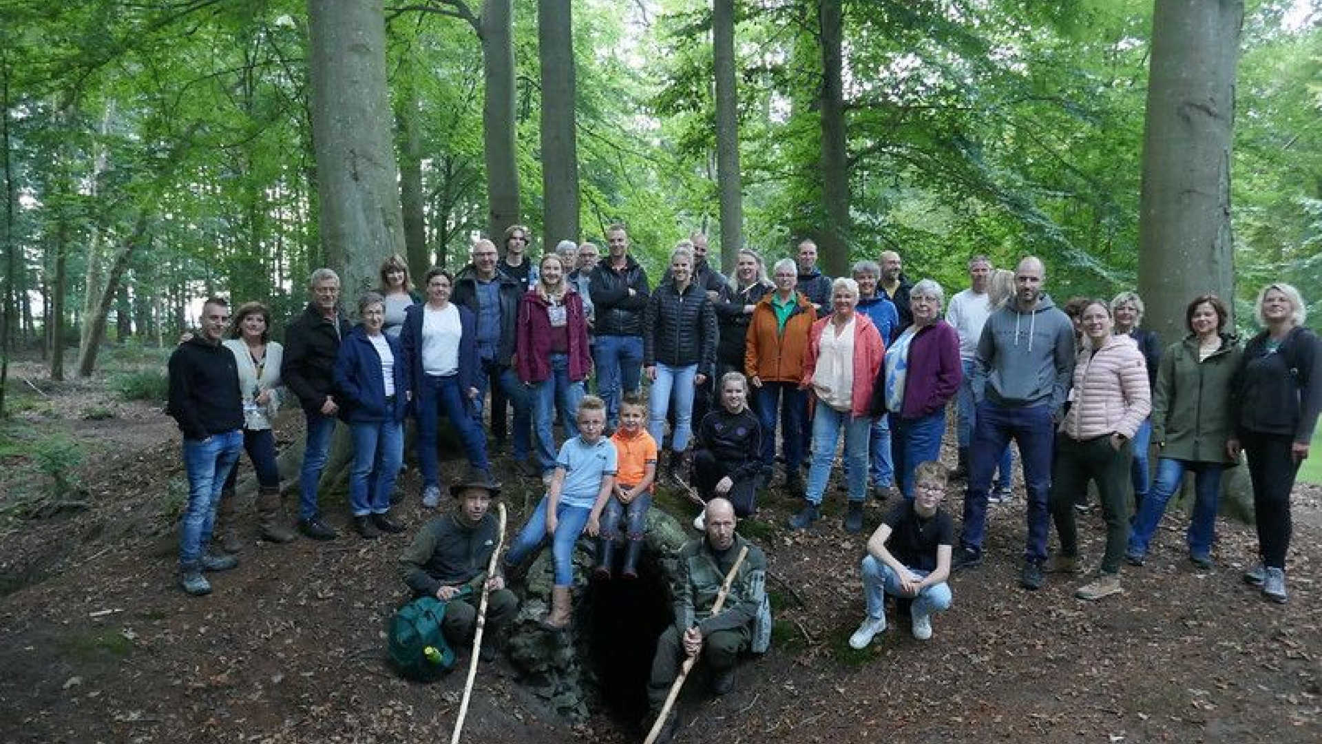 Foto: Groentje wandelt naar de grotten van Wezep