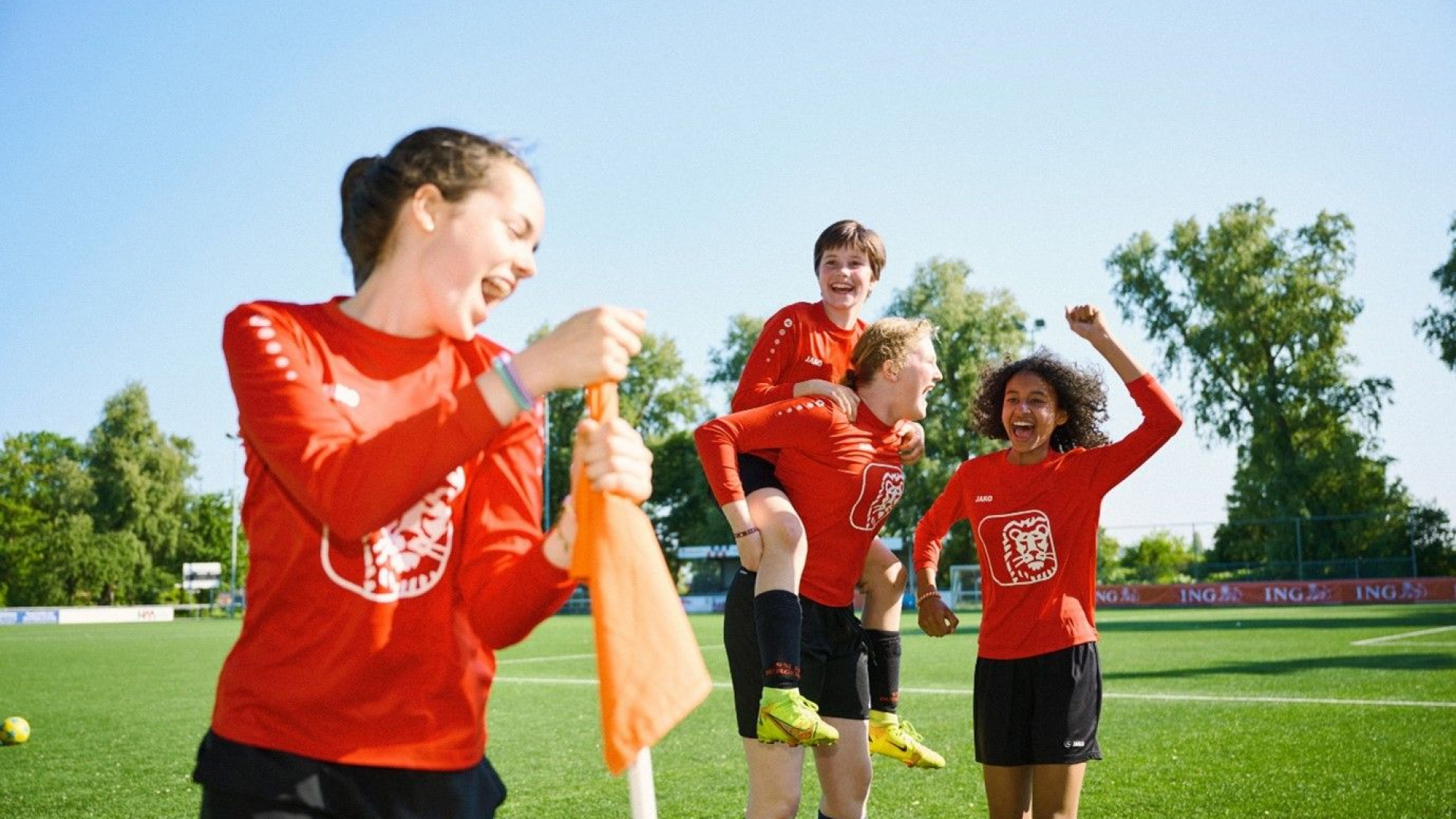 Foto: Nieuw sponsorcontract voor 3 jaar tussen OWIOS en ING