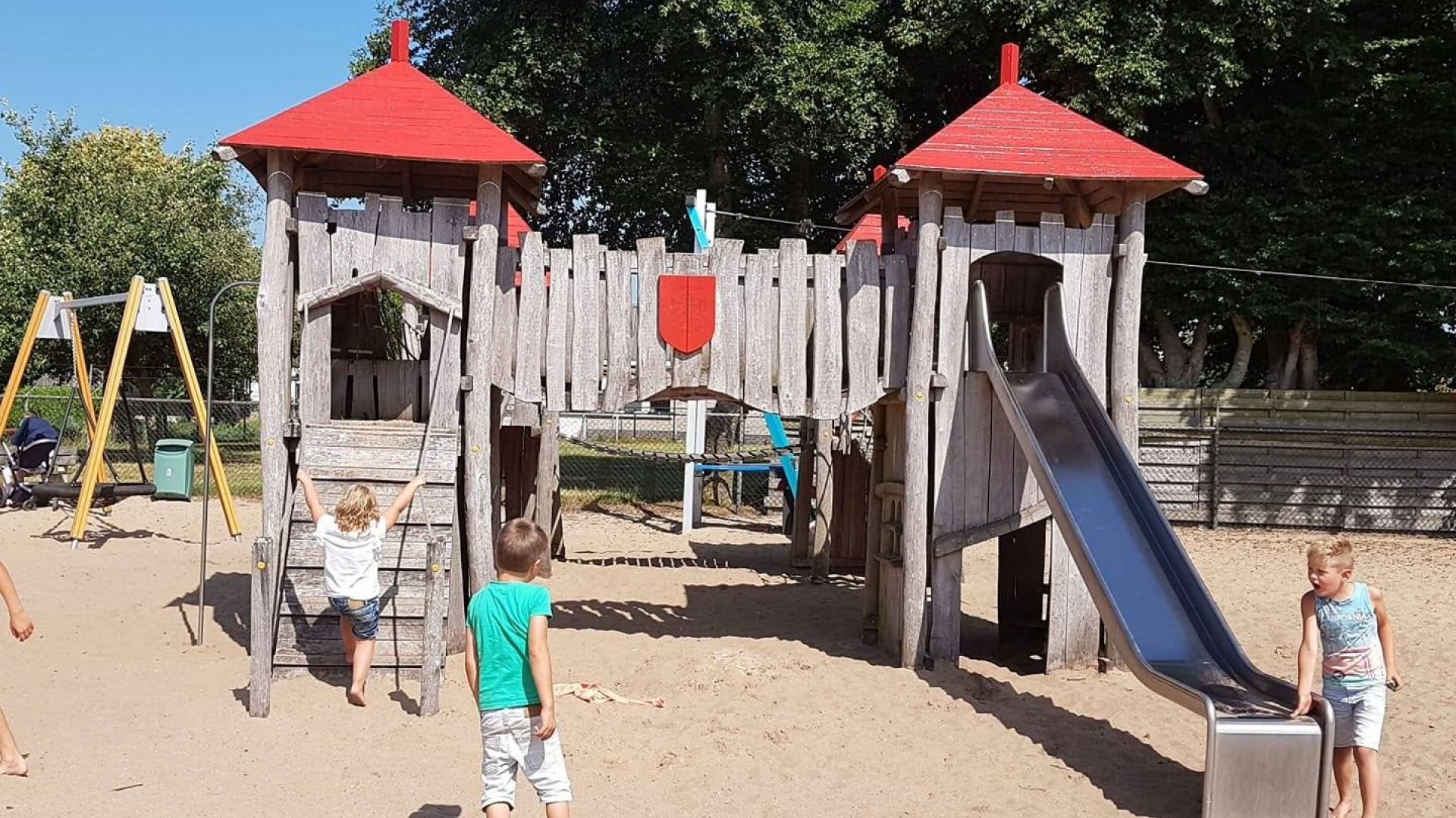 Foto: Rommelmarkt speeltuin De Haerkamp